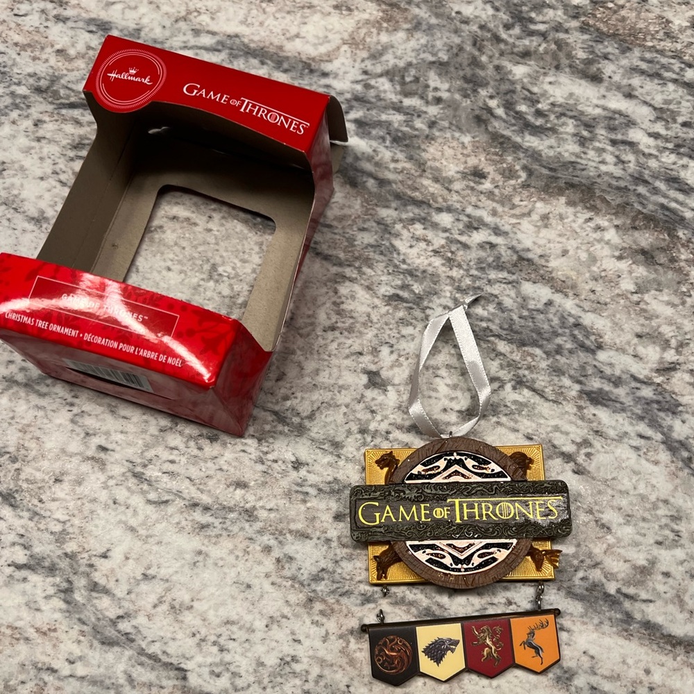 🇺🇸 $3 🇺🇸Hallmark Red and Black Game of Thrones Ornament in Box ** call out
